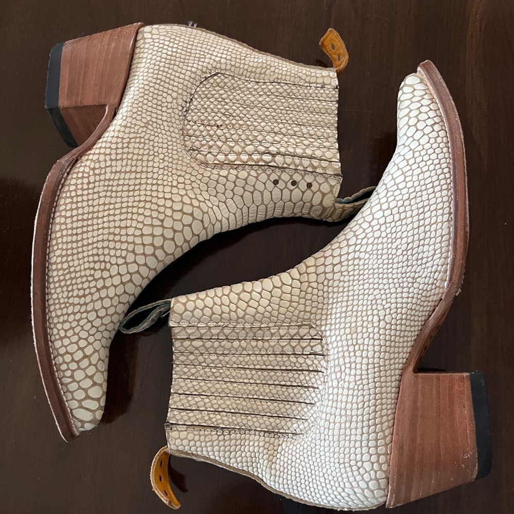 ps kaufman no. 1001 chelsea snakeskin boots